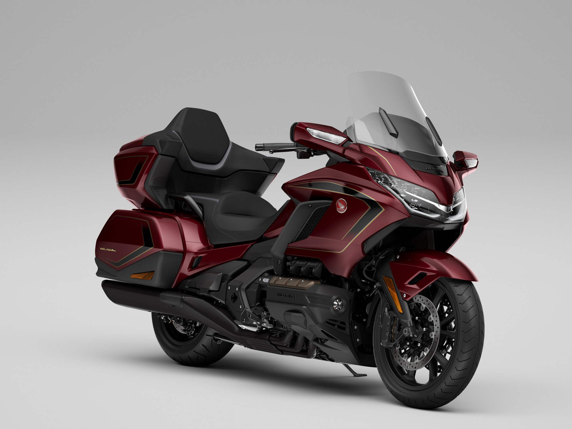 2025-GL1800_ED_AirBag_DCT_Studio_Red_Rh-FrQ_with_Sidestand_M